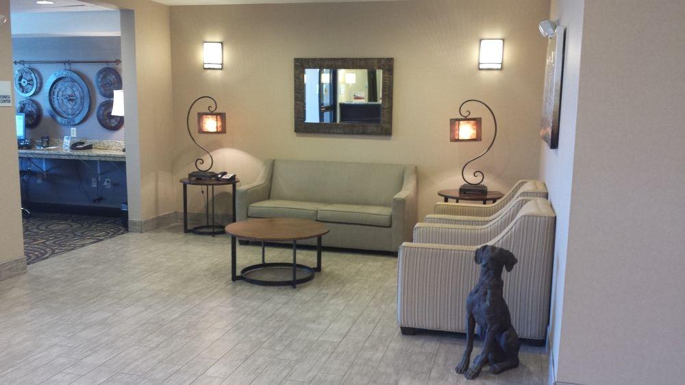 Holiday Inn Express & Suites Emporia Northwest By Ihg Esterno foto