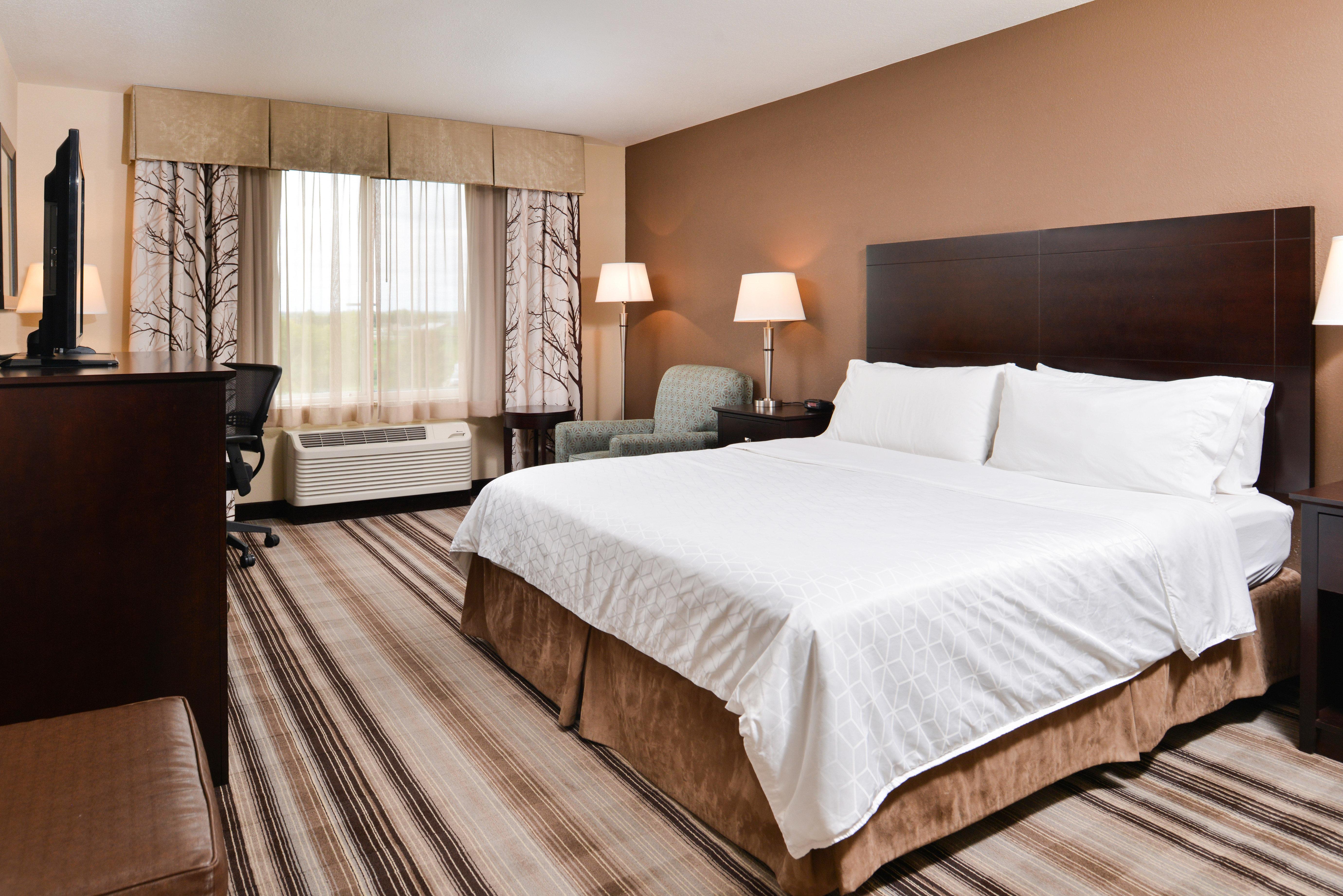 Holiday Inn Express & Suites Emporia Northwest By Ihg Esterno foto