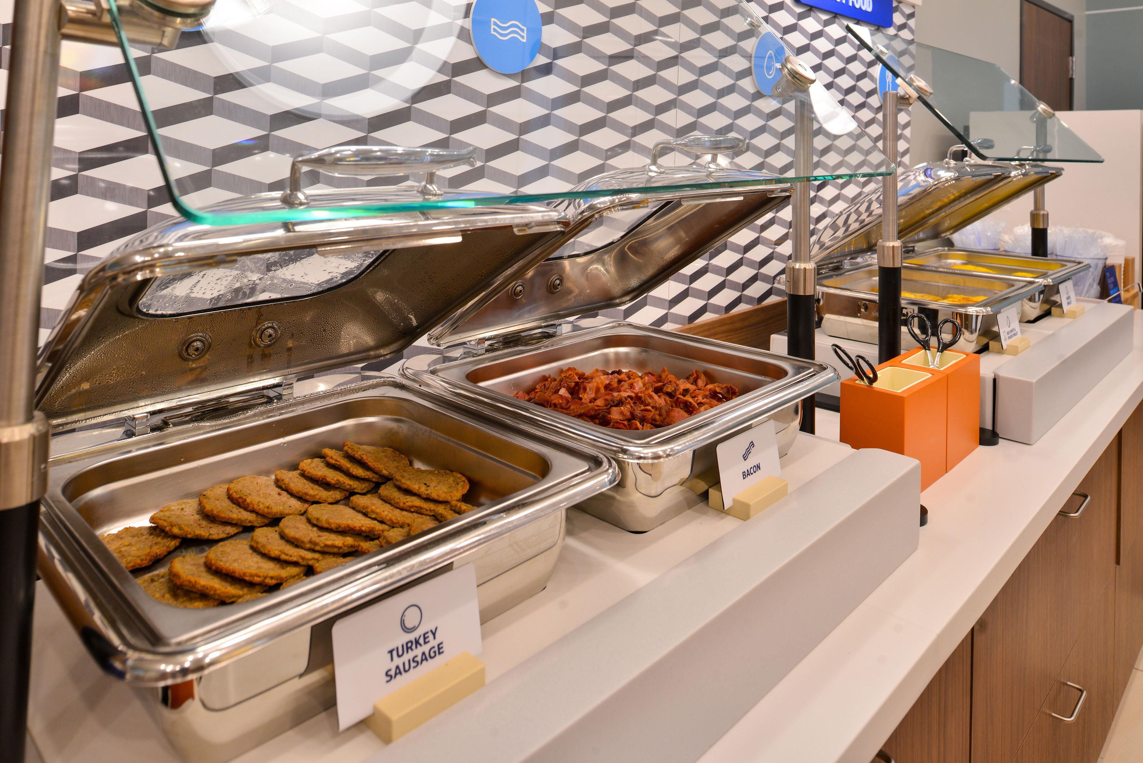 Holiday Inn Express & Suites Emporia Northwest By Ihg Esterno foto