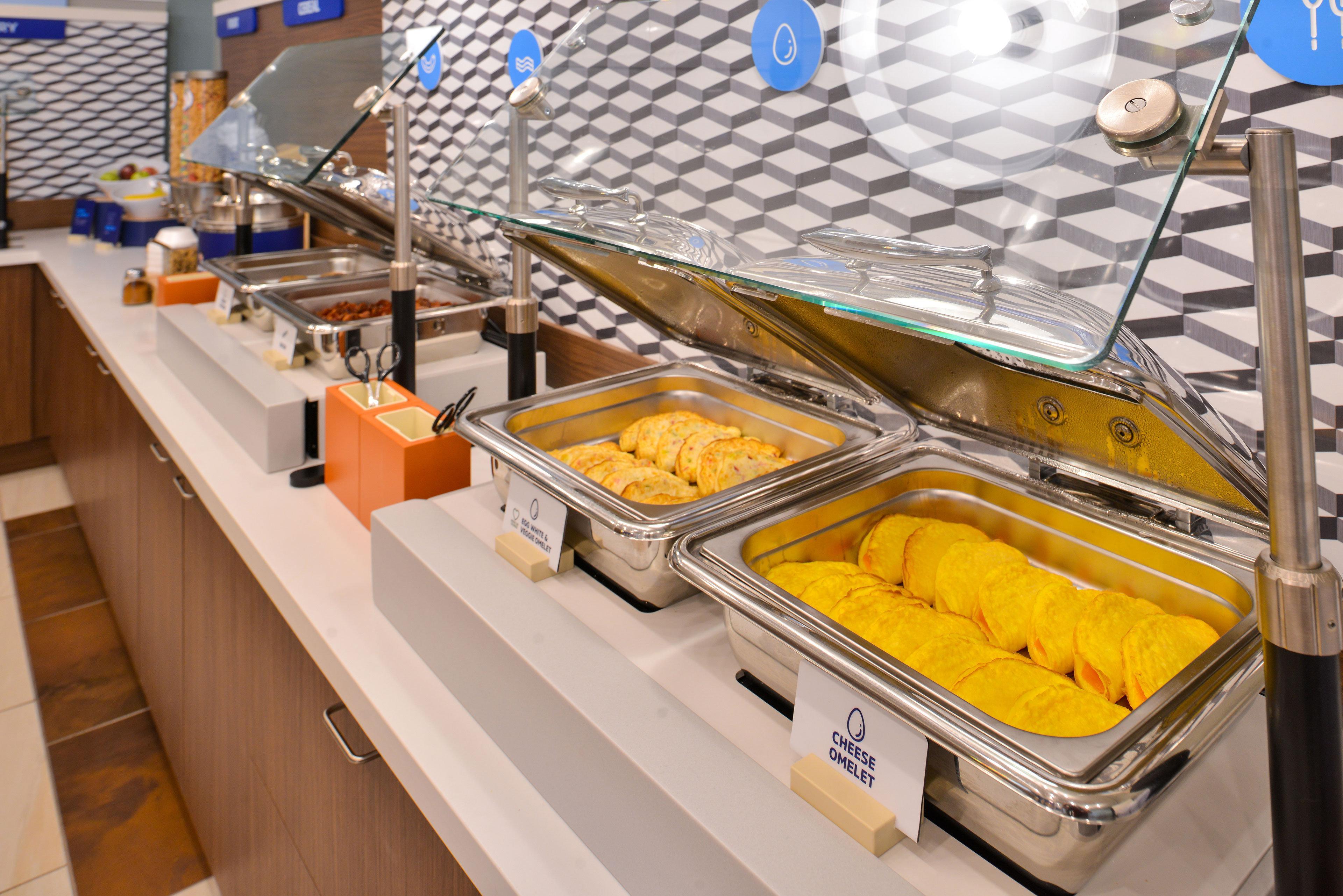 Holiday Inn Express & Suites Emporia Northwest By Ihg Esterno foto