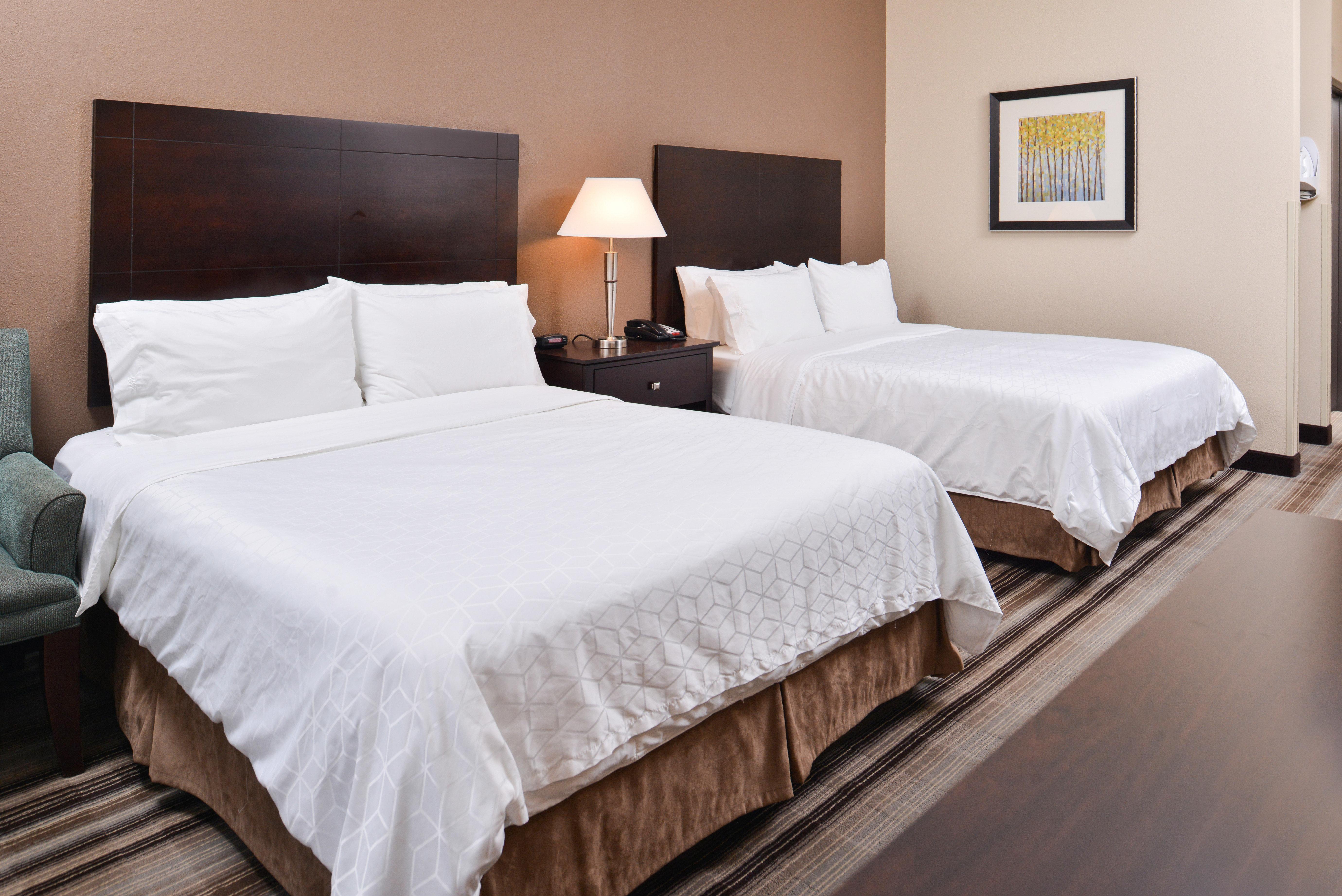 Holiday Inn Express & Suites Emporia Northwest By Ihg Esterno foto