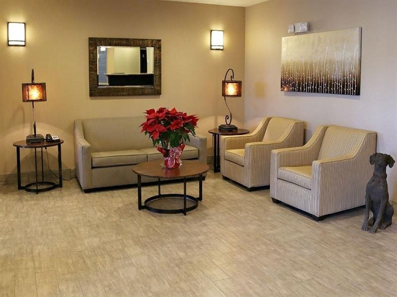 Holiday Inn Express & Suites Emporia Northwest By Ihg Esterno foto