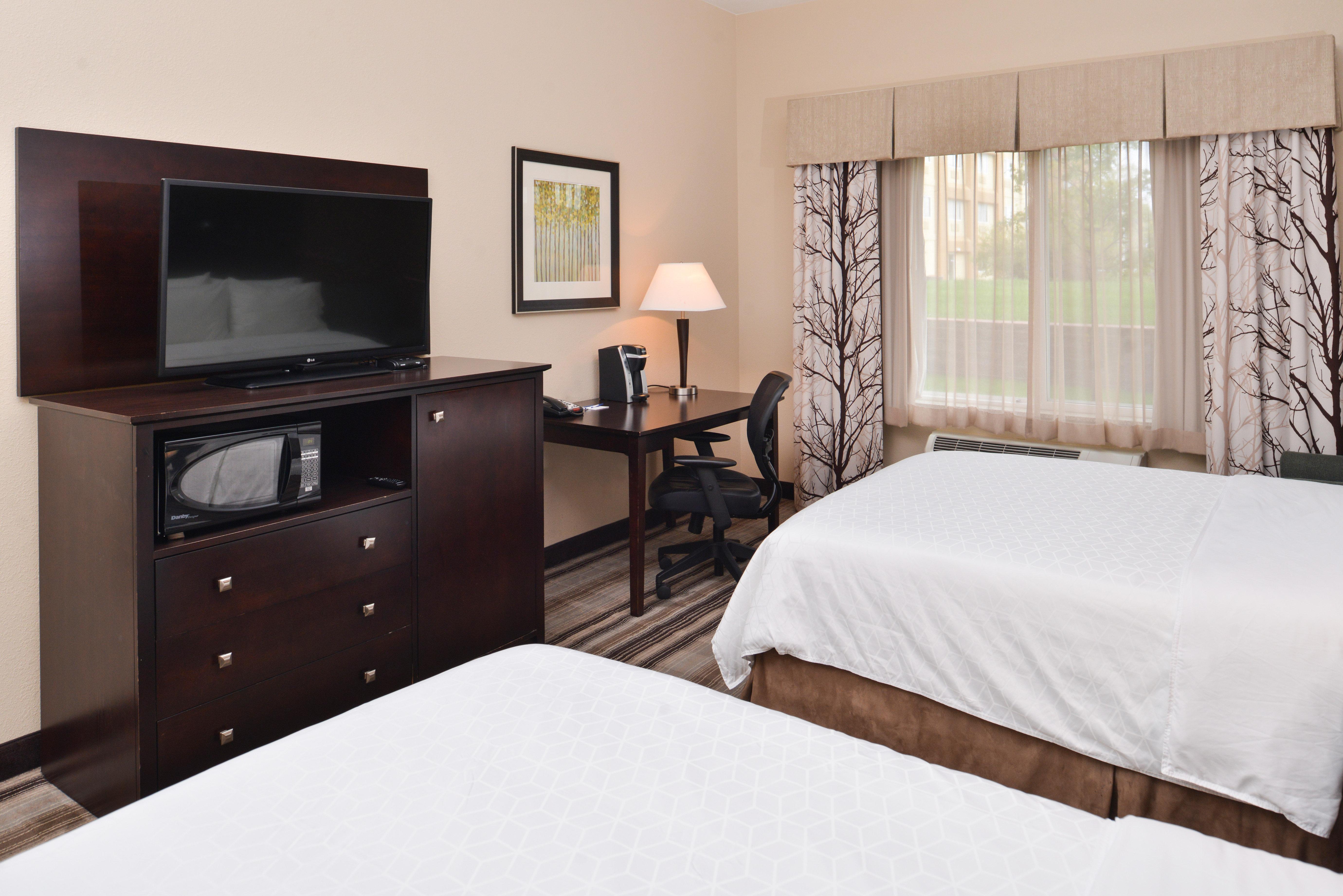 Holiday Inn Express & Suites Emporia Northwest By Ihg Esterno foto