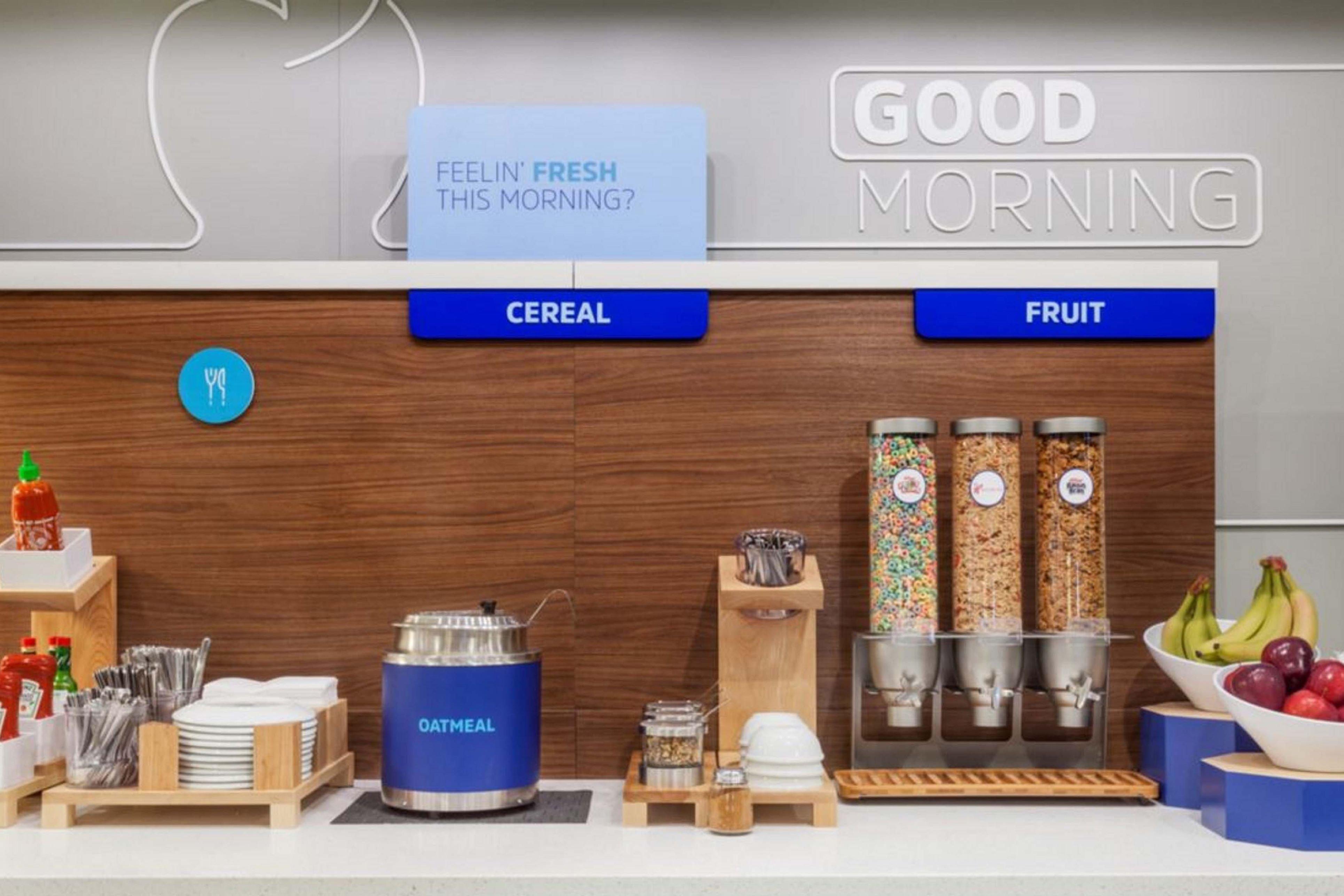 Holiday Inn Express & Suites Emporia Northwest By Ihg Esterno foto