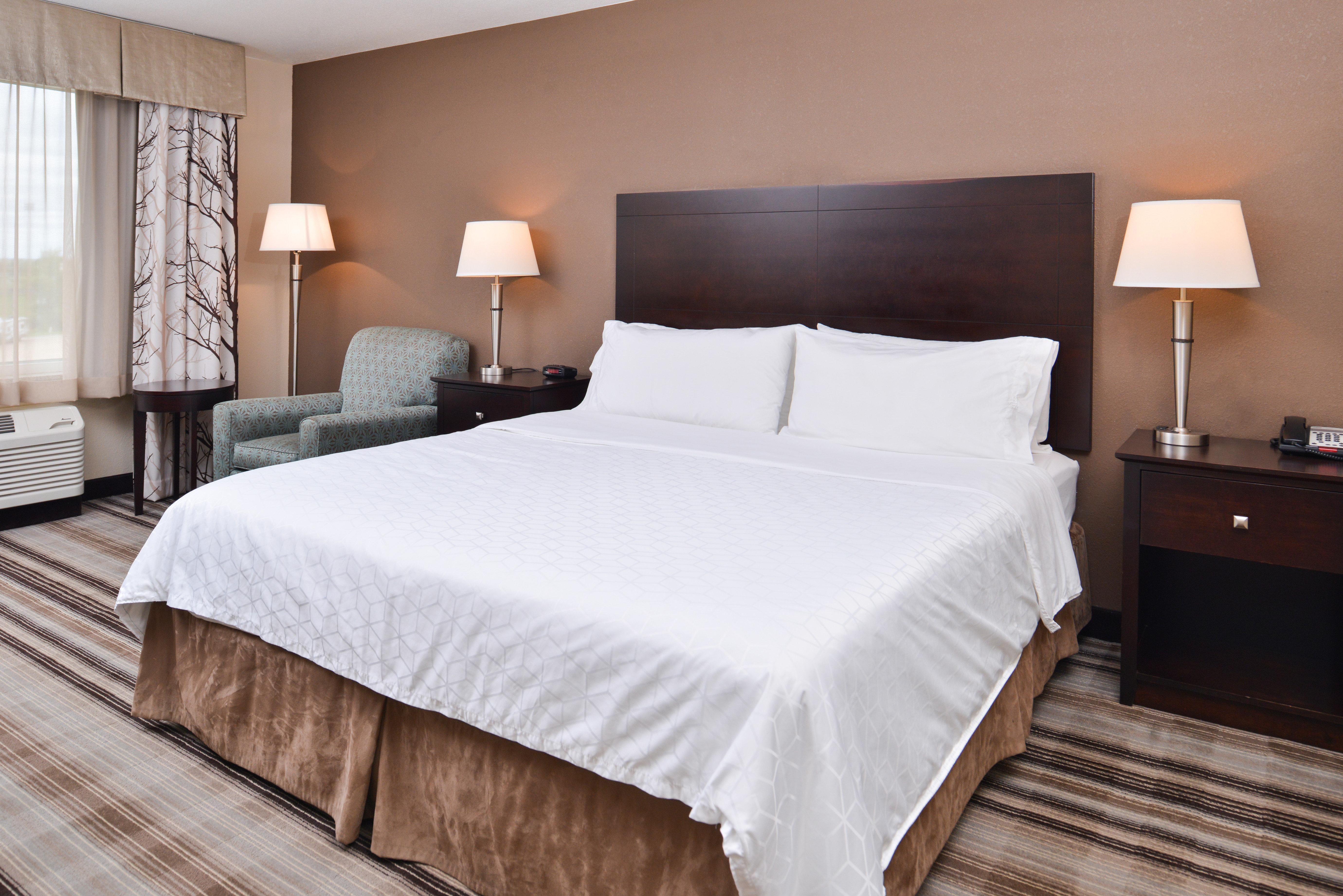 Holiday Inn Express & Suites Emporia Northwest By Ihg Esterno foto