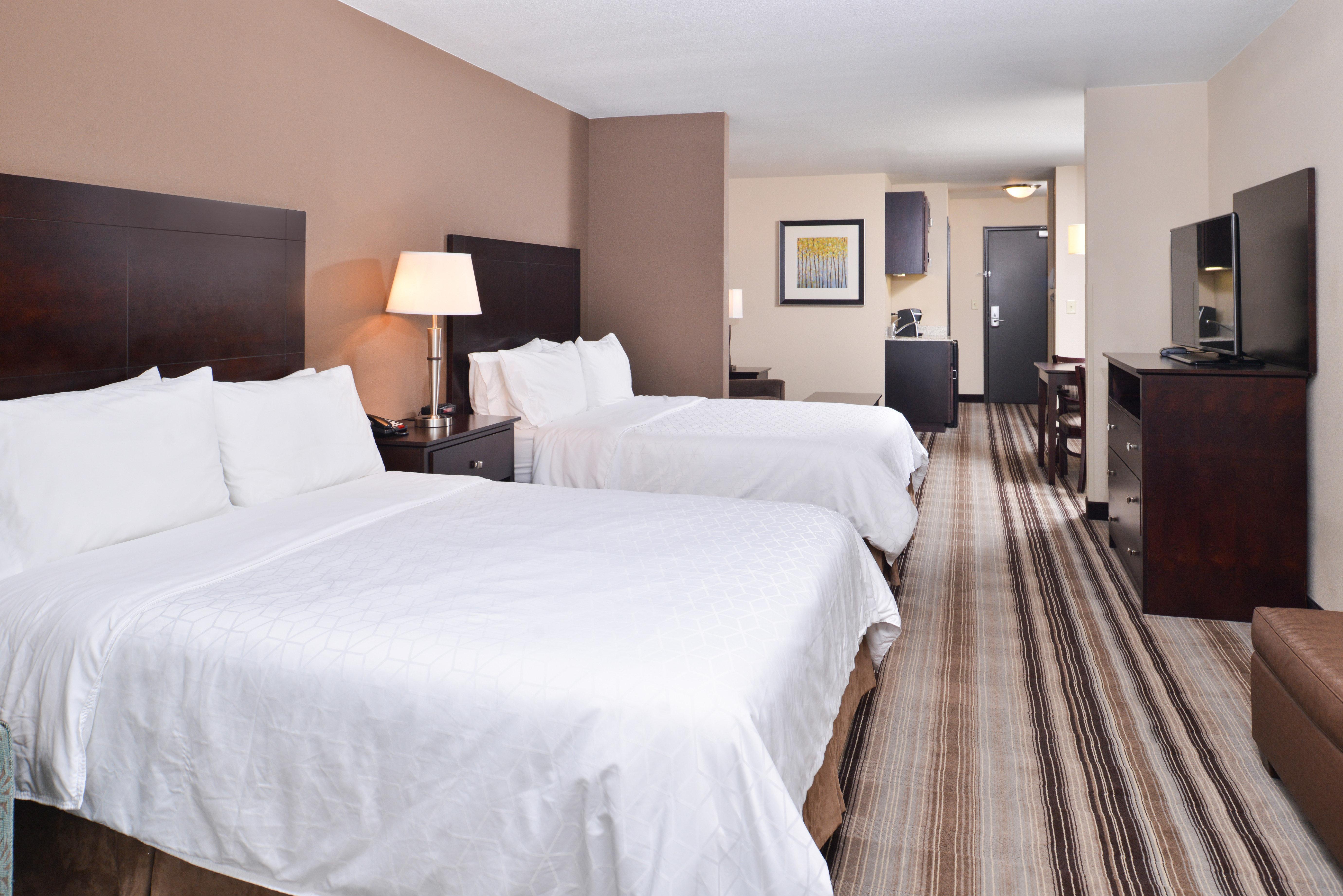 Holiday Inn Express & Suites Emporia Northwest By Ihg Esterno foto