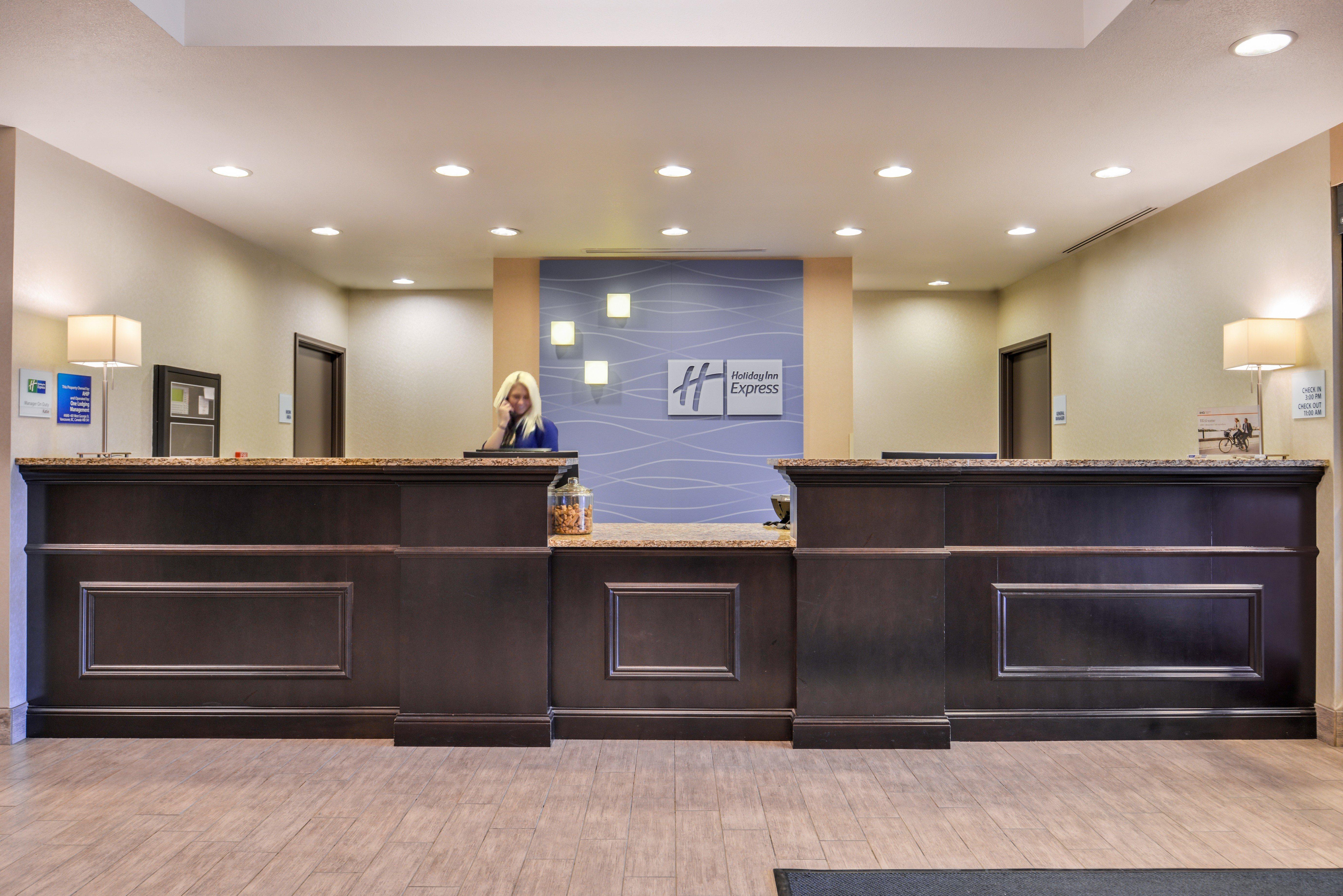 Holiday Inn Express & Suites Emporia Northwest By Ihg Esterno foto