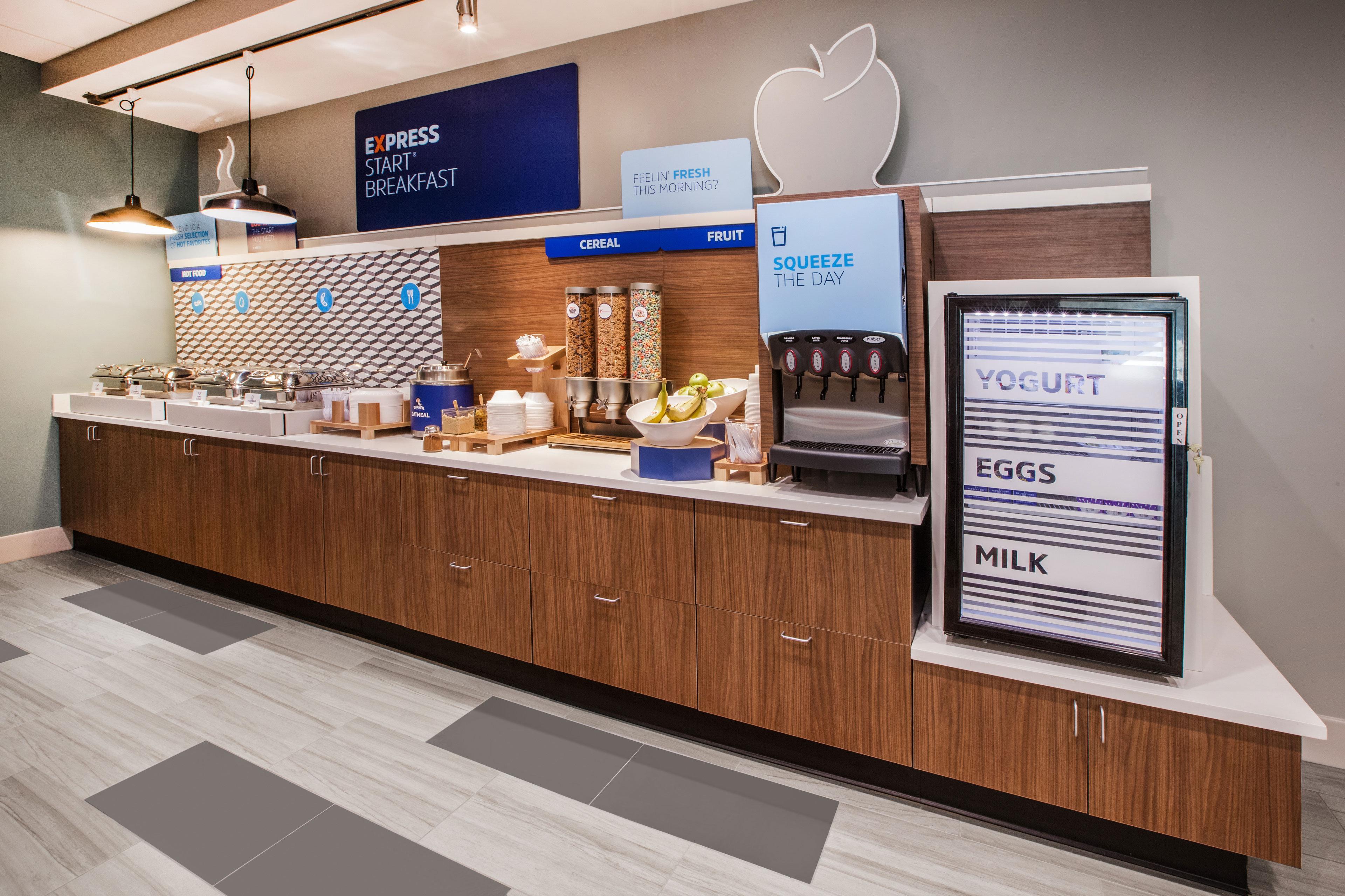 Holiday Inn Express & Suites Emporia Northwest By Ihg Esterno foto