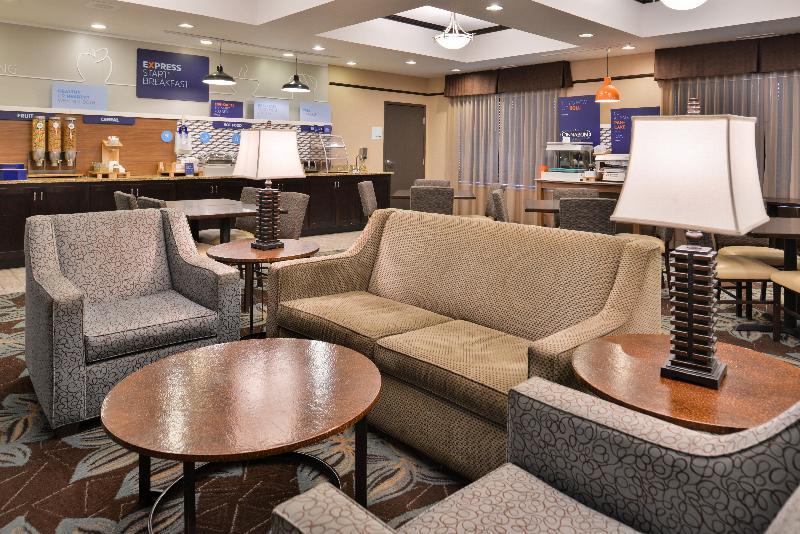 Holiday Inn Express & Suites Emporia Northwest By Ihg Esterno foto