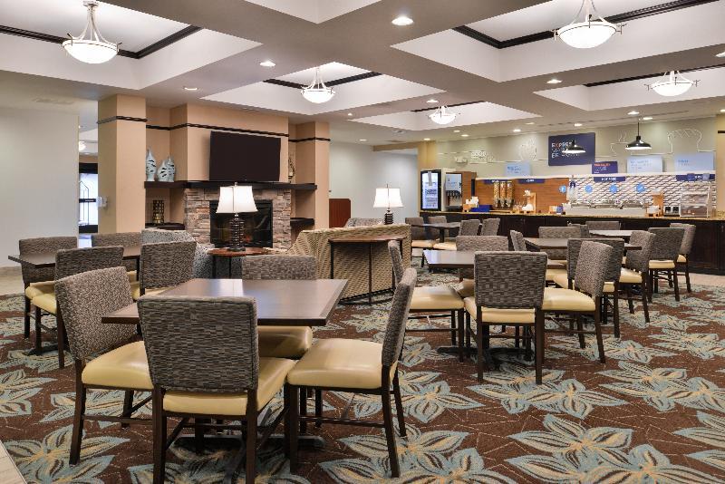Holiday Inn Express & Suites Emporia Northwest By Ihg Esterno foto